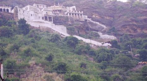 CHITRAKOOT DHAM : Kamadgiri Mountain and Hanuman Dhara - Ghumakkar - Inspiring travel experiences.