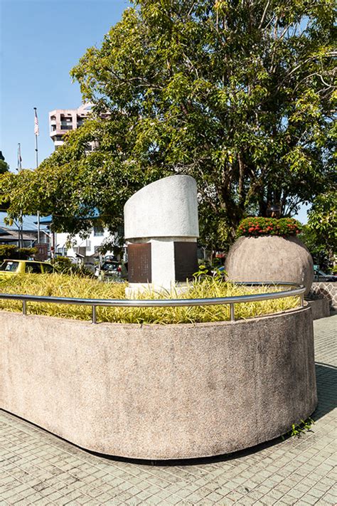 Sandakan War Memorial - Sandakan - TracesOfWar.com