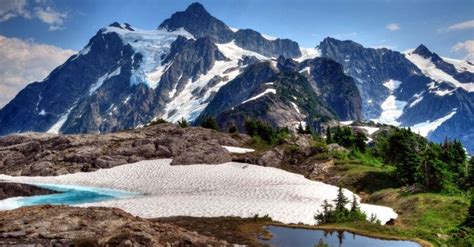 7 Puncak Gunung Menakjubkan di Indonesia, Tertinggi Dilapisi Salju