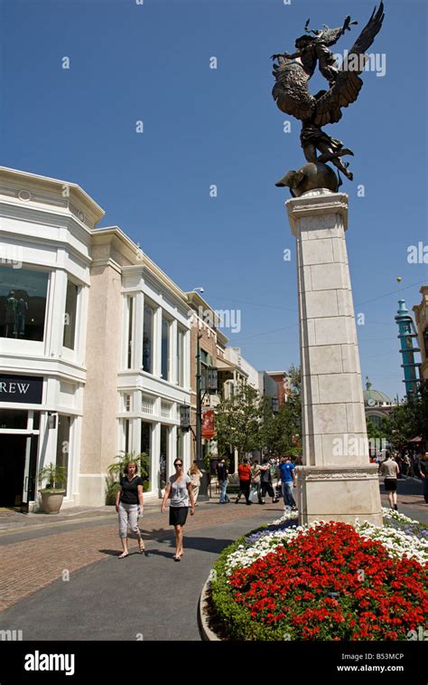 The Spirit of Los Angeles statue Grove Shopping Center fairfax District ...