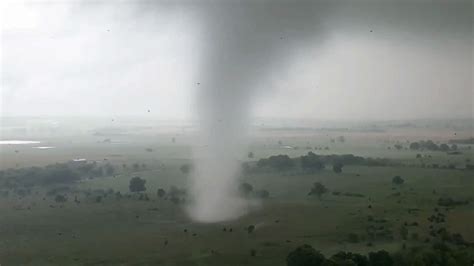 Big-Storm Chasers Capture Scary Video Of Powerful Tornado - BroBible