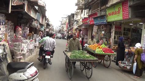 Walking through Mota Bazaar, Navsari, Gujarat, India. - YouTube