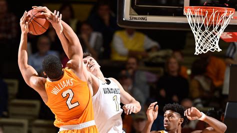 UT Vols: Tennessee basketball learns about being No. 1 vs Vanderbilt