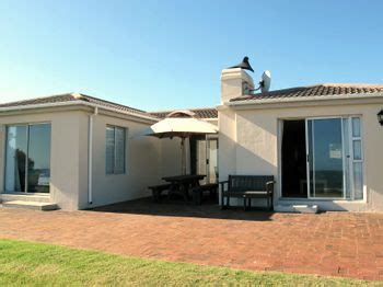 Hermanus Seafront Home | LekkeSlaap