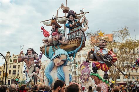 Las Fallas Festival: Where Culture & Pyrotechnics Converge | TravelSquire