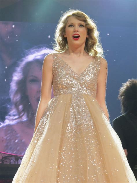 Taylor Swift. I just love the sparkle and the bounciness of this dress. Taylor Swift Singing ...