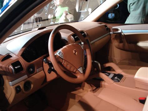 File:2007 Porsche Cayenne interior.jpg - Wikimedia Commons