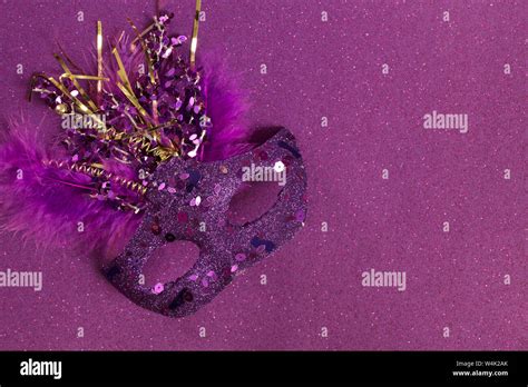 Purple Mardi Gras Mask on a Purple Glitter Background Stock Photo - Alamy