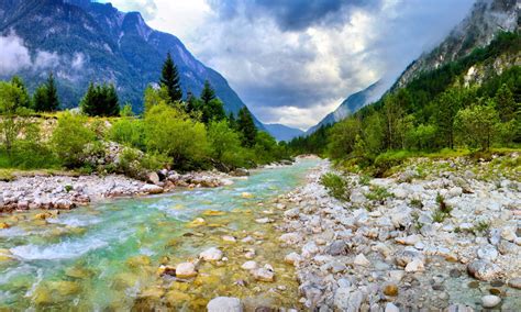 Scenic River Valley: HD Wallpaper of Mountain Landscape and Cloudy Sky