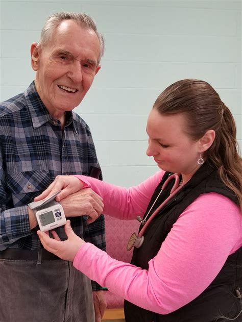 Parma seniors benefit from visiting nursing students at Smallwood Activities Center - cleveland.com