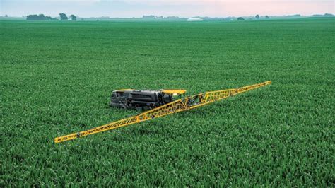 STS16 Self-Propelled Sprayer - Hagie Manufacturing