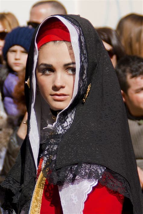 Sardinian | Traditional outfits, Traditional fashion, Italian ...