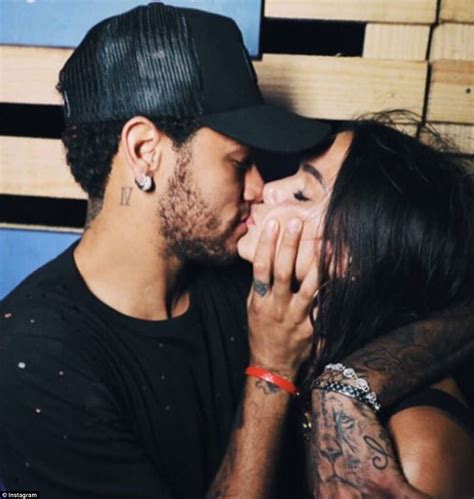 Neymar kisses girlfriend Bruna Marquezine in Brazil | Daily Mail Online