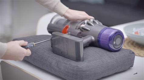 Replacement Dyson Cyclone V10™ cordless vacuum battery | Dyson