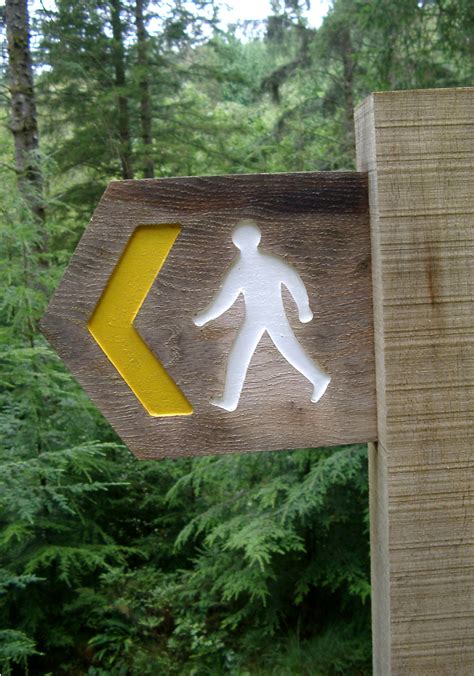 Free Stock photo of Rustic wooden footpath sign | Photoeverywhere