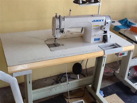 Hardly Used Industrial Sewing Machine For Sale - Fashion - Nigeria