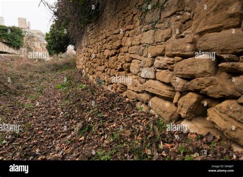 Mediaeval wall architecture hi-res stock photography and images - Alamy