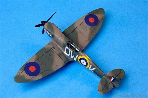 Airfix 1/72 Spitfire - FighterControl