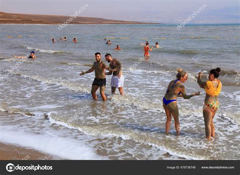 Dead Sea Israel October 2022 Tourists Visit Dead Sea Beach – Stock Editorial Photo © tupungato ...