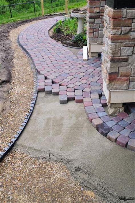 40 Best Brick And Concrete Walkway Designs Ideas 52 #backyardlandscapediysolarlights | Hage