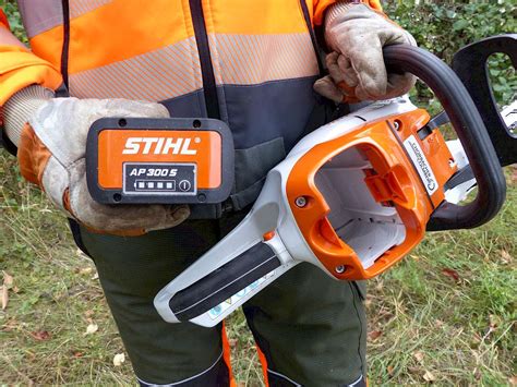 Ausprobiert: Stihl Akkukettensäge MSA 220 C-B | KommunalTechnik