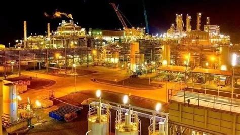 Dangote oil refinery launched in Nigeria - BBC News