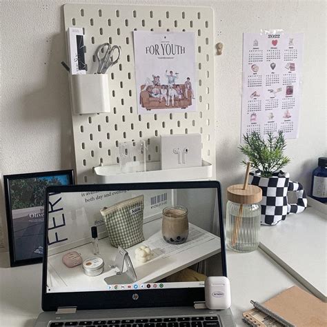 desk 🎧🍈 | Decoración de unas, Escritorio