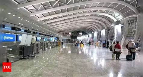 Panel suggests safety upgrade for Calicut airport runway - Times of India