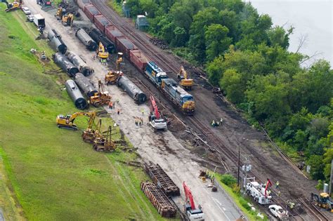 Investigation, cleanup continue following Amsterdam train derailment