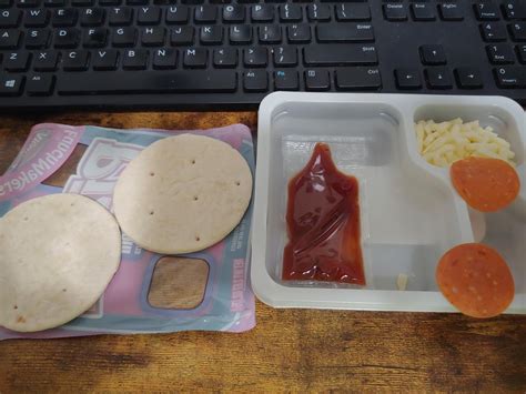 My offbrand lunchables came with only 2 pepperonis : r/Wellthatsucks