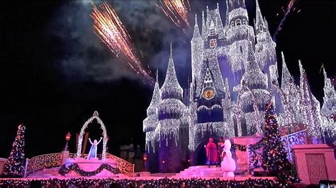 'A Frozen Holiday Wish' 2014 Cinderella Castle Christmas Lighting at ...