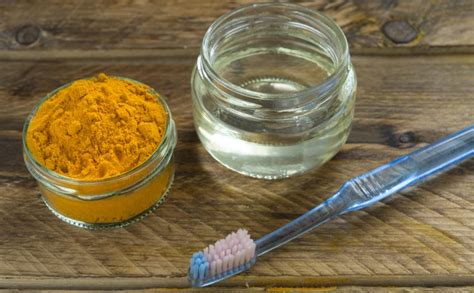 Whitening your teeth with turmeric | Hyster Home