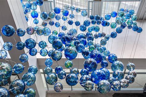 400 Glass Spheres Enliven Sacramento Lobby