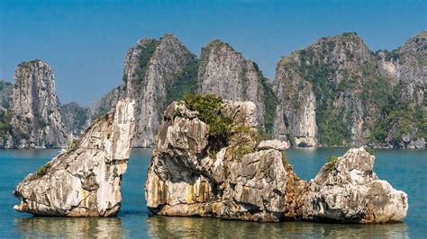 Hạ Long Bay limestone pillars, Quảng Ninh Province, Vietnam. [Desktop wallpaper 1920x1080] | Ha ...