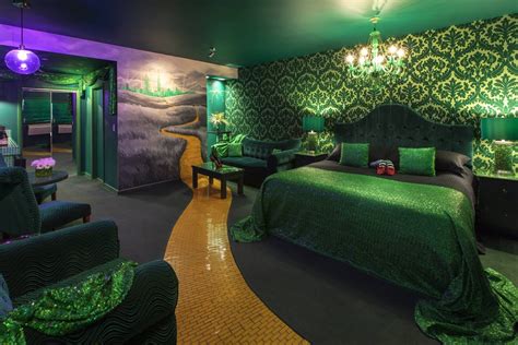 Book Your Magical Stay at This Wizard of Oz Motel Room | POPSUGAR Smart ...