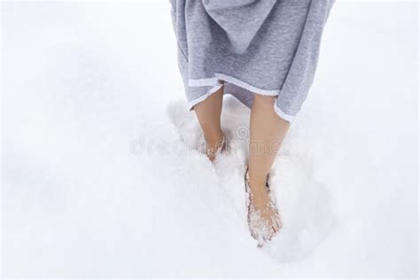 Barefoot woman on the snow stock photo. Image of jujitsu - 26020762