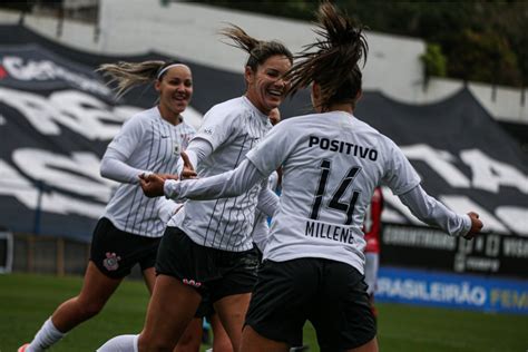 Gabi Zanotti destaca elenco após igualar recorde de vitórias: "Essa é a cara do Corinthians ...