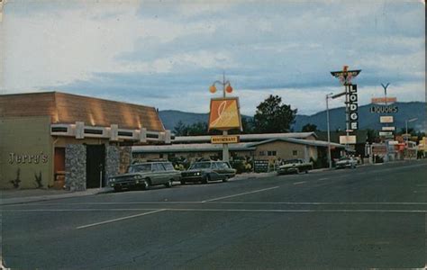 Street Scene Yreka, CA Postcard