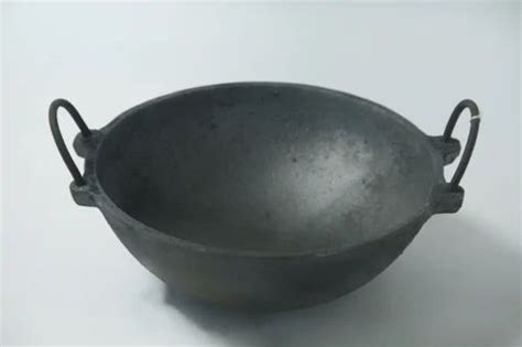 Cast Iron Kadai / Cookware, कास्ट आयरन, कच्चा लोहा - Aruljothi ...