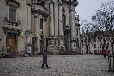 At Ukraine's largest art museum, a race to protect heritage — AP Photos