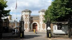 Wormwood Scrubs prison sees 'surge in violence' - BBC News