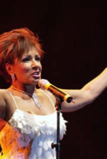 Shirley Bassey Biography, Age, Height, Husband, Net Worth, Family