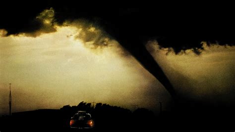 Tornadoes: The Most Terrifying Twisters Caught On Video And The Science Behind Them | GIANT ...