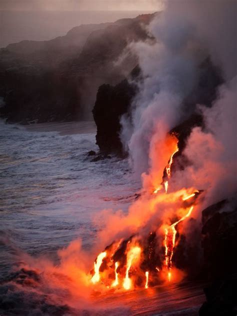 Hawaii Volcanoes National Park: Lava glows, steam shoots | Volcano ...