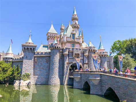 More Spires and New Look Revealed for Sleeping Beauty Castle in Disneyland - Blog Mickey