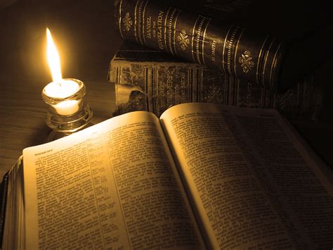 HD Wallpaper of a Bible: Illuminating Faith