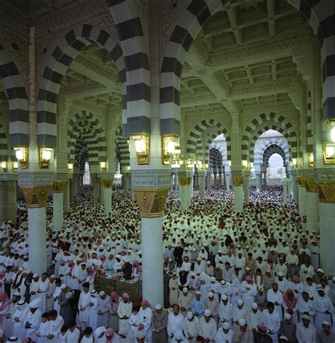 Welcome to the Islamic Holly Places: Masjid E Nabvi Inside