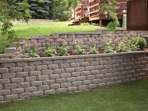 Diamond Stone Cut Retaining Wall System - Casual Face