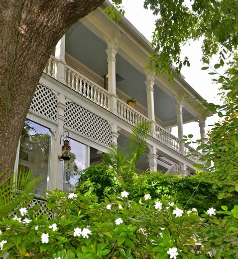 Colonial architecture of downtown Wilmington, N.C... | Neighborhood houses, Colonial ...