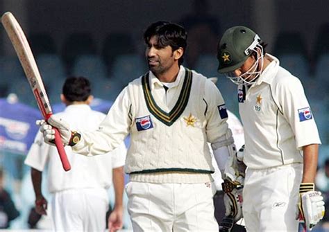 Mohammad Yousuf celebrates his hundred | ESPNcricinfo.com